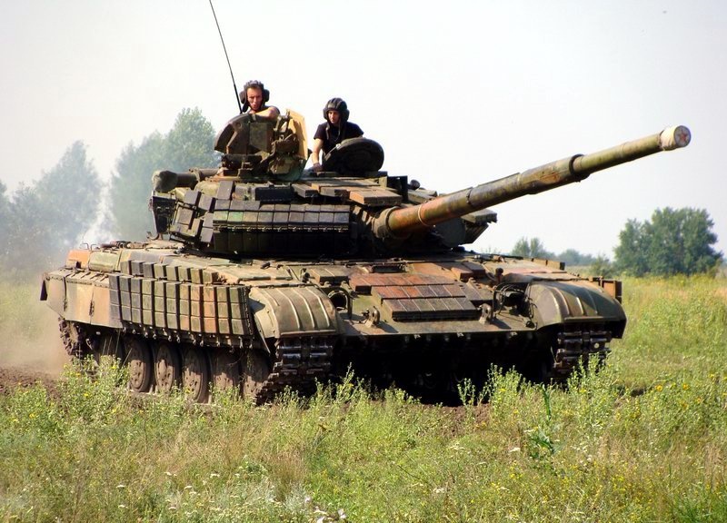 Регионы: На север Крыма повезли танки
