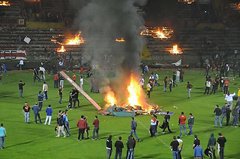 В Турции фанаты сожгли стадион, ошибочно полагая, что клуб вылетел из элиты
