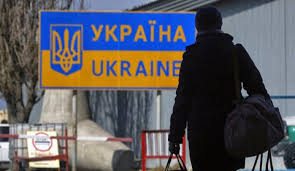 Украинка обратилась к миру: Это они выезжают, потому что так охренительно стало в Украине жить? Над нами уже ржет весь мир