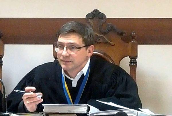 Судья-заказушник Александр Кияшко: в «черном списке» на западе, в почете — среди коллег
