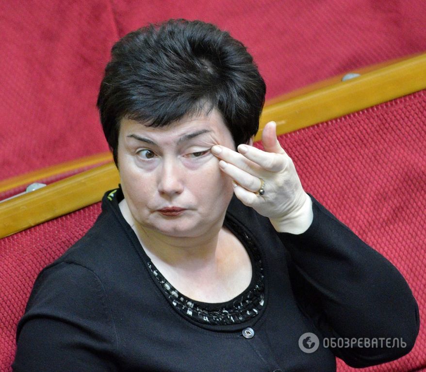 Депутата Светлану Войцеховскую медики унесли на носилках из парламента 