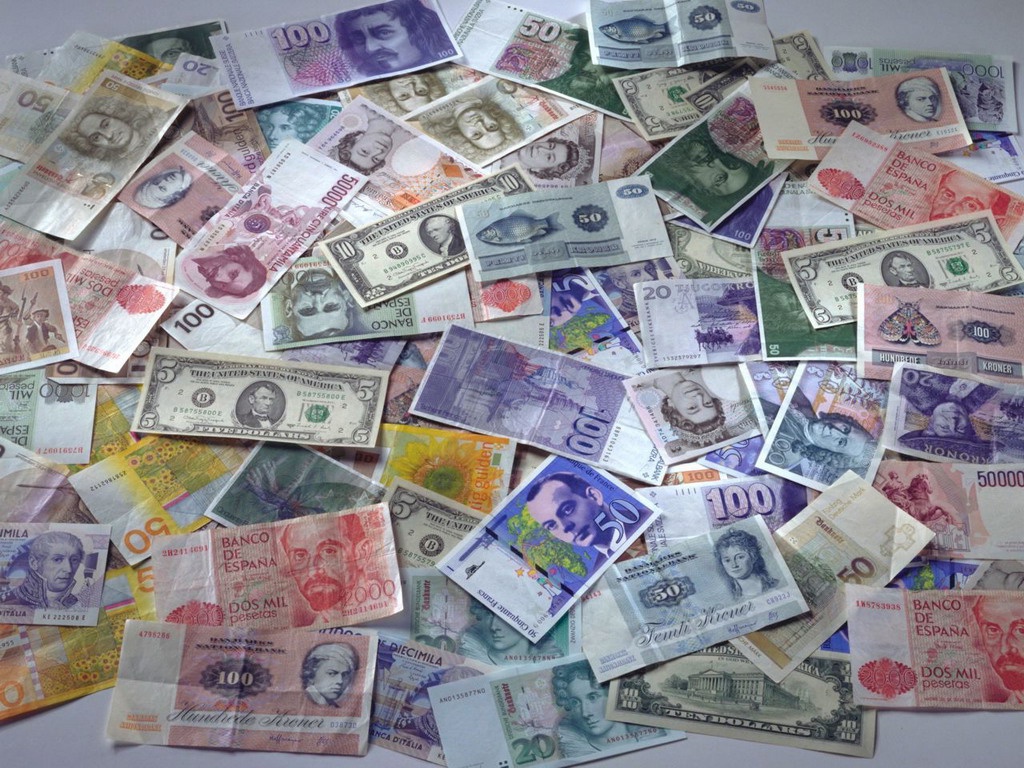 Деньги: Российский рубль стремительно обесценивается из-за ситуации в Крыму