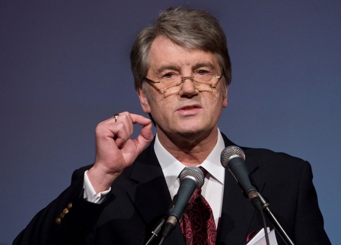 Ющенко: Запад предоставляет Киеву мизерную помощь