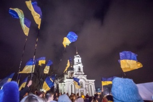 Регионы: В 'столице' Донбасса прошел массовый антивоенный митинг