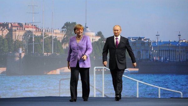 Ангела Меркель не видит альтернативы диалогу с Путиным для мира в Украине