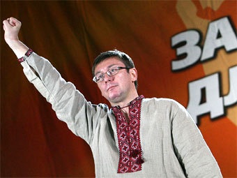 Юрий Луценко призвал киевлян в понедельник заблокировать Киев