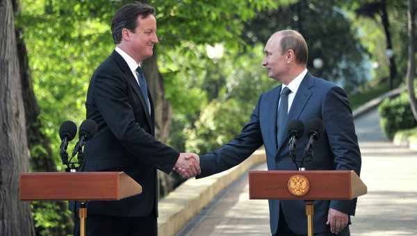 Об этом говорят: Британский премьер-министр призвал Европу 'успокоить' Путина, как Гитлера
