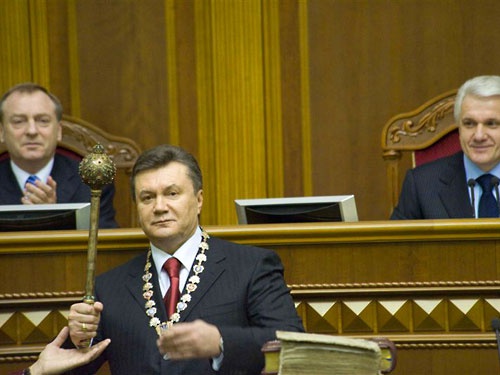 Три года президентства: эксперты назвали главные достижения и поражения Виктора Януковича