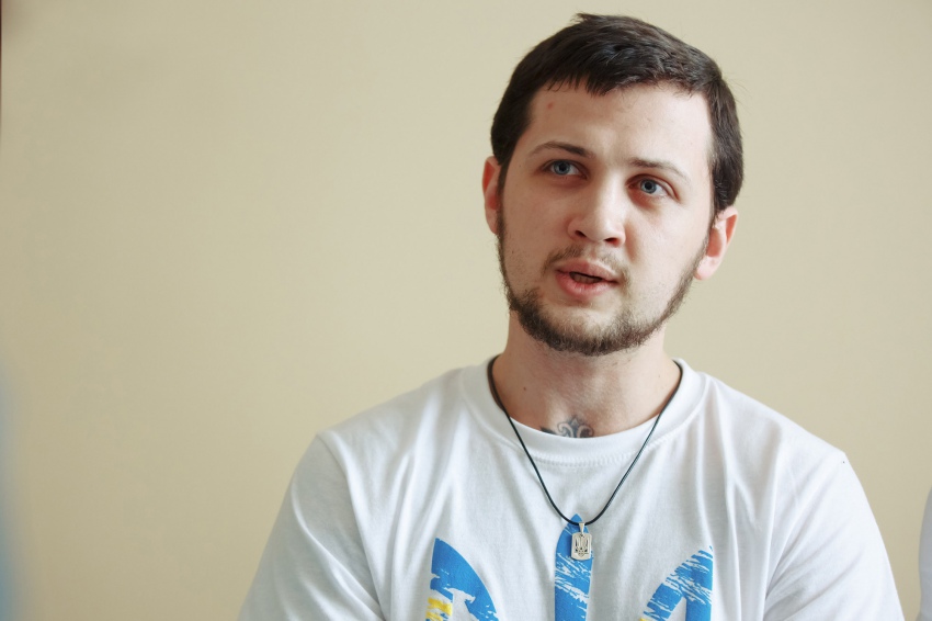 Надевали пакет на голову, душили, избивали, били током: Афанасьев рассказал о пытках в ФСБ