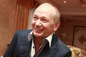 Юрий Иванющенко получил 7 миллионов на дом погорельцев