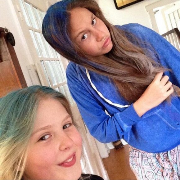 Их нравы: Дочь Виталия Кличко покрасила волосы в синий цвет