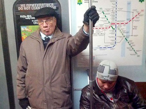В киевском метро обнаружили двойника Николая Азарова