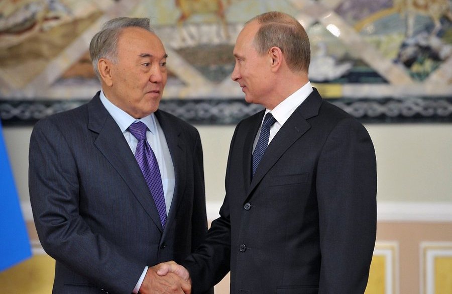 Об этом говорят: Путин решил запугать непокорного Назарбаева?