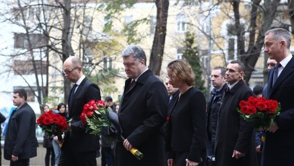 На цветы Петру Порошенко потратили из бюджета почти 2 млн гривен