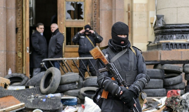 Регионы: Террористы захватили горисполком в Константиновке и обстреляли джип политика