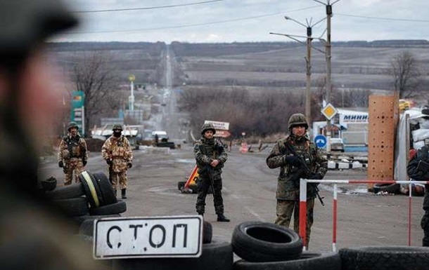 Політичні розбірки навколо блокади Донбасу мають закінчитися, потрібен конструктив, - політолог
