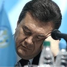 Как Виктор Янукович подымает собственную самооценку?