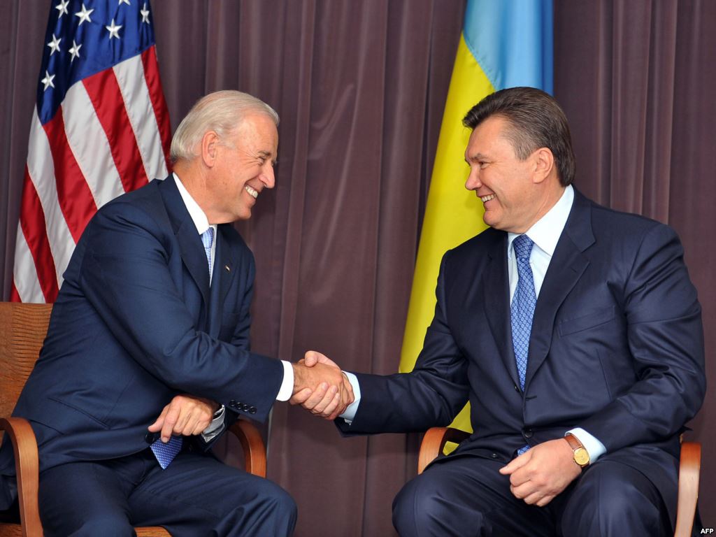 Виктор Янукович считает, что США не могут давать деньги Украине