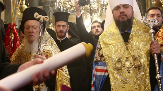 Предстоятелю Православной Церкви Украины Епифанию вручили Томос