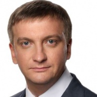 Скандальчик: Фирмы бизнес-партнеров министра юстиции Павла Петренко начали выигрывать тендеры