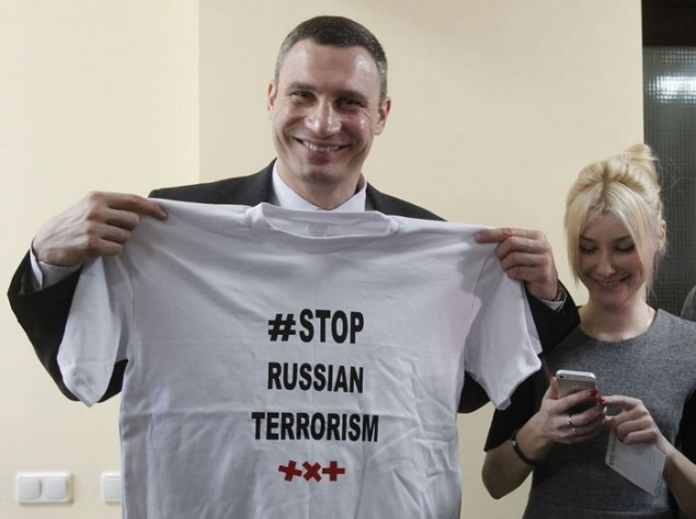 Фотофакт: Виталий Кличко похвастался футболкой #stoprussianterrorism