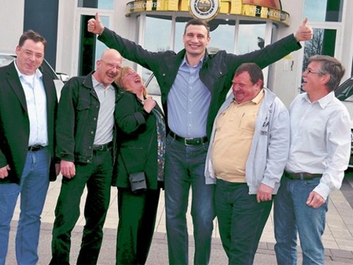 Виталий Кличко не голосовал за отставку Азарова, потому что раздавал 'Мерседесы' немецким любителям пива