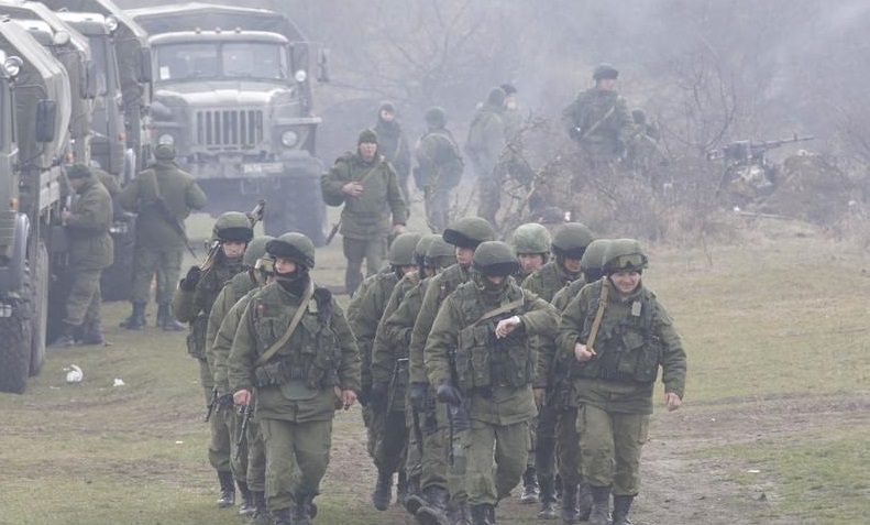 Прогноз: Россия стягивает войска в Крым. Будет ли наступление на Украину?