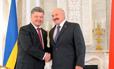 Петр Порошенко поздравил Лукашенко с победой