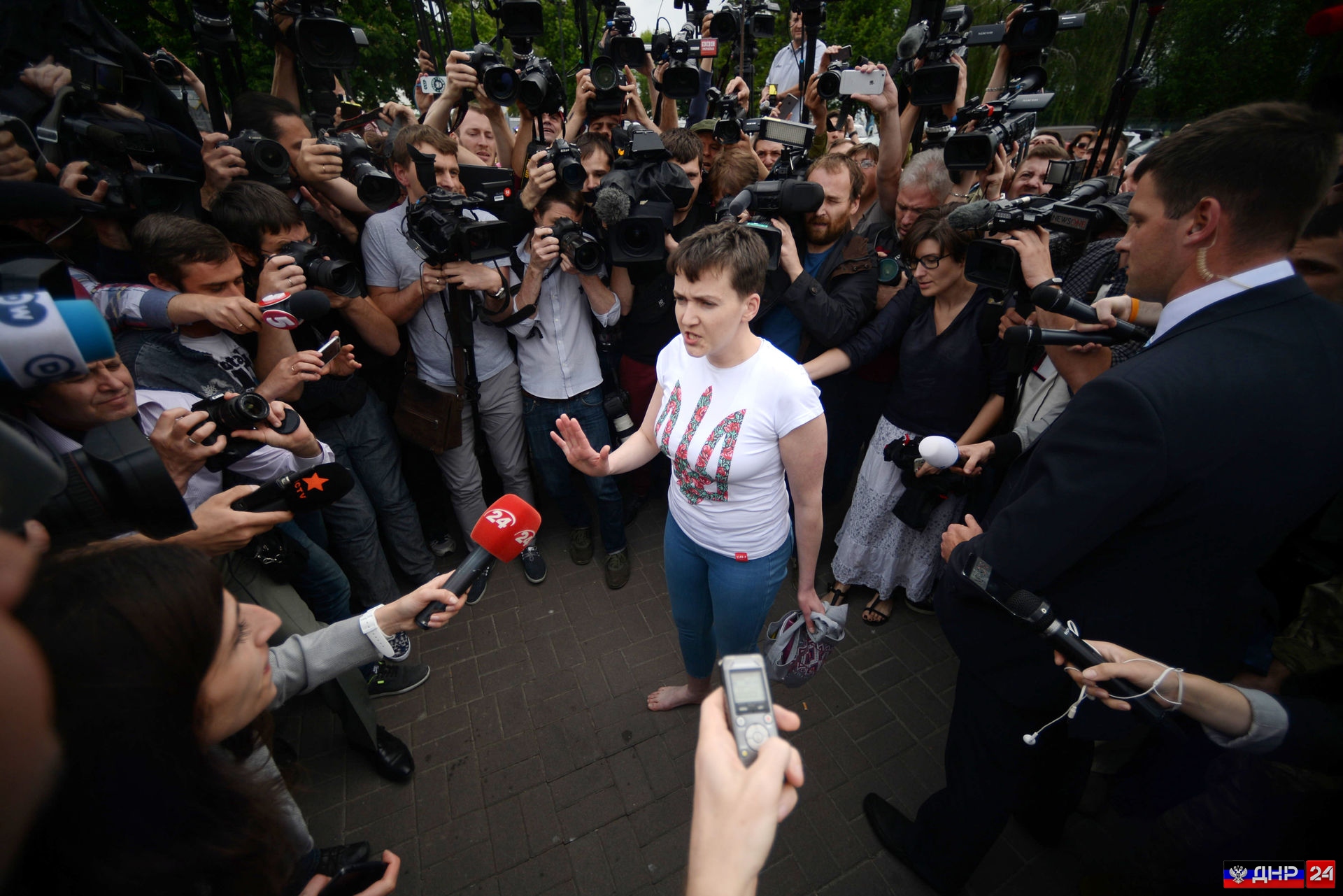 Надежда Савченко в шоке от цен в магазинах
