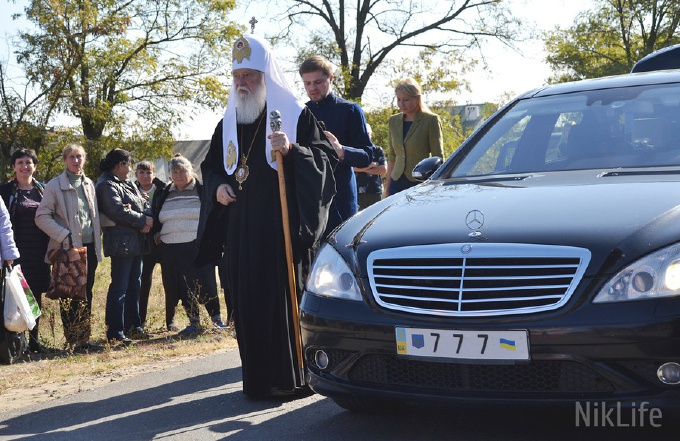 «Jesus Rider»: николаевец простебал роскошный Mercedes патриарха Филарета