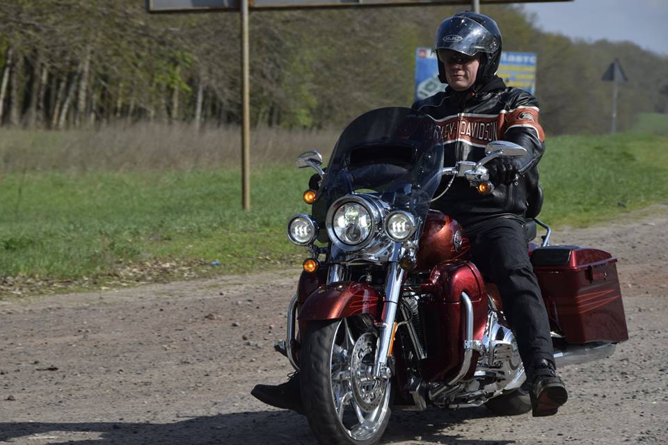 Игорь Швайка на Harley-Davidson приехал из Харькова в Житомир собирать деньги для военных