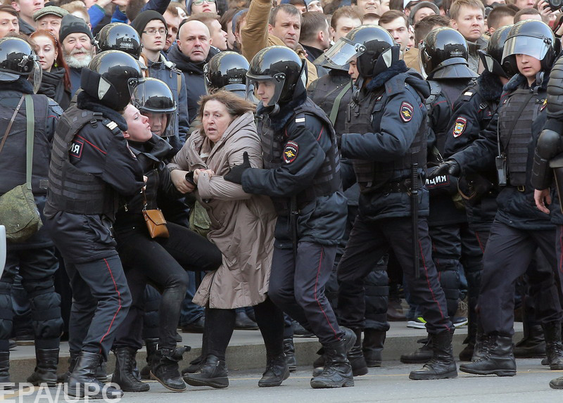 Похоронили в Болотной: что означают протесты в России