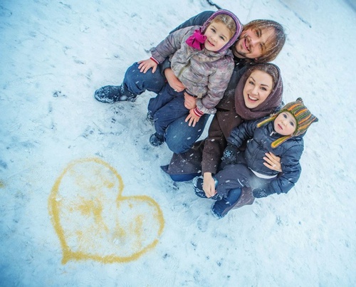 Парламентская оппозиционерка Леся Оробец попрощалась с зимой вместе с детьми