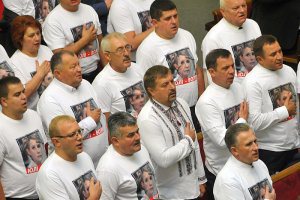 Об этом говорят: В партии Юлии Тимошенко под люстрацию попали 726 депутатов