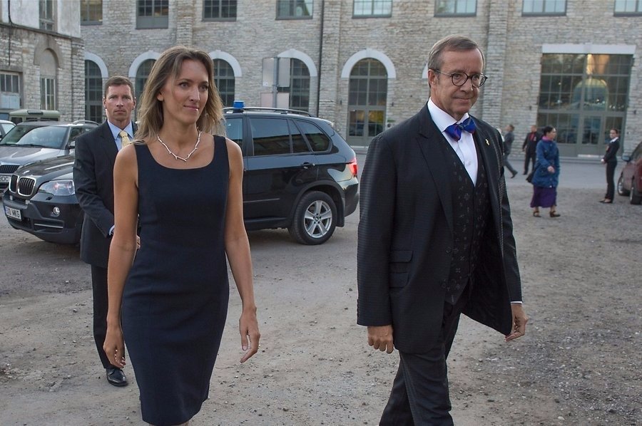 Президент Эстонии собрался жениться на сотруднице Минобороны Латвии