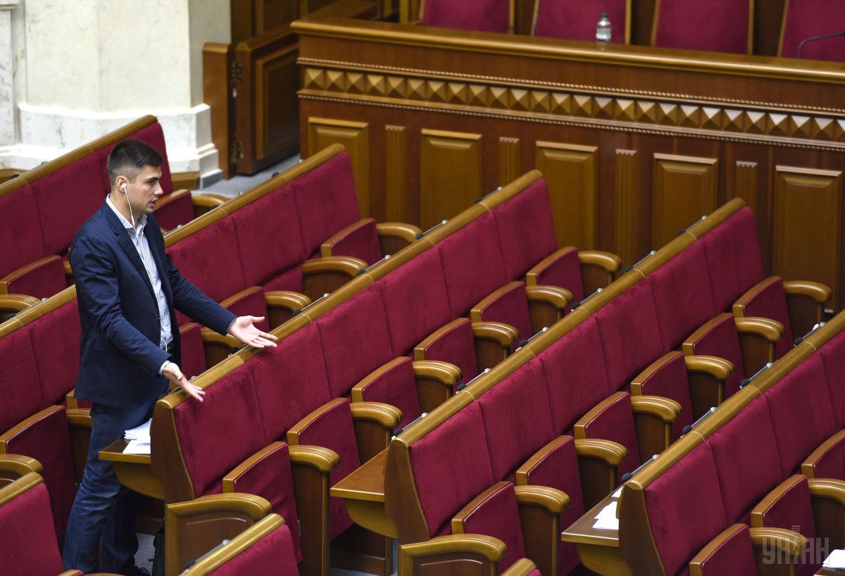 Об этом говорят: У Порошенко хотят досрочно лишить депутатских мандатов Фирсова и Томенко