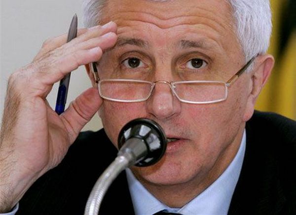 Анатолий Матвиенко считает циничным шагом урезание депутатской зарплаты
