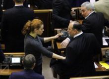 Луганский депутат Владимир Струк за Януковича избил женщину