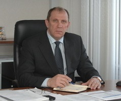 Владимир Ковалевский - глава нацагентства по Евро-2012 едва не убил двух человек, превысив скорость. Видео