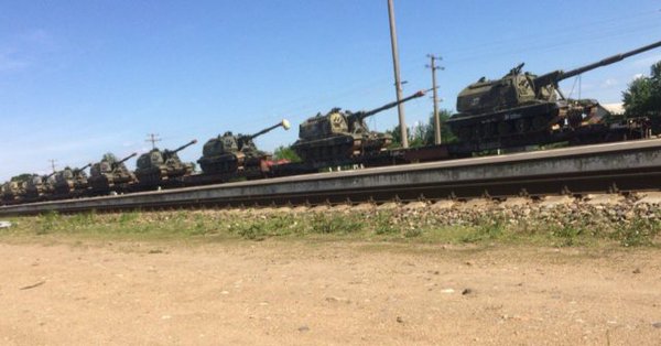 Фотофакт: Россия стягивает танки к границе Беларуси