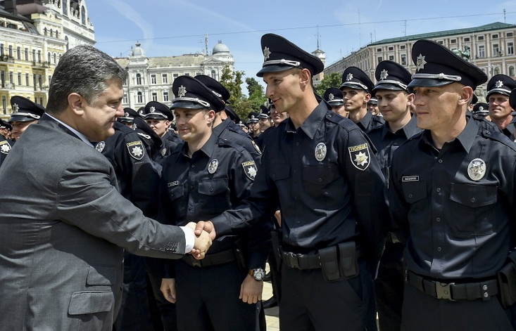 Порошенко: Полицейские больше не коррумпированы