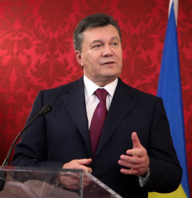 На интернет-аукцион Aukro выставили пиджак Brioni Виктора Януковича