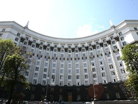 Азаров обсудит с однопартийцами кадровые изменения в правительстве