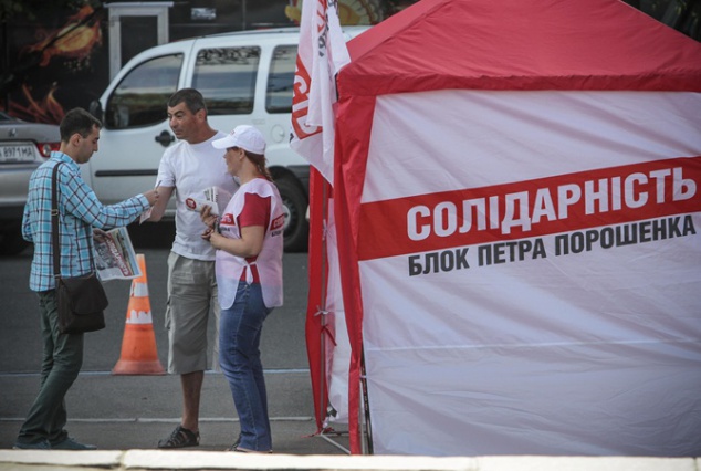 Выборы-2015. Агитационные палатки “Солидарности” раздражают киевлян
