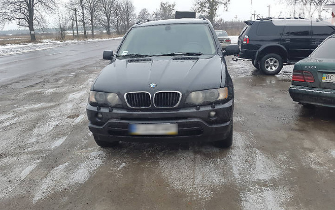 Депутат Вадим Пидберезняк продал старое авто и влез в долг, чтобы купить себе "черный бумер"