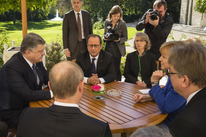 Мнение: Как сохранить государственность Украине после сделки Меркель с Путиным в Париже