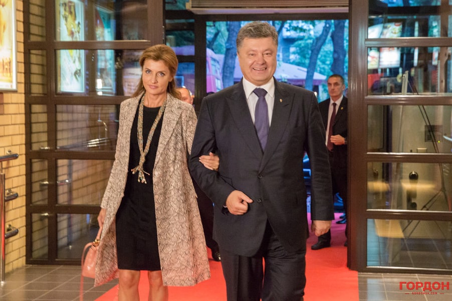 Стильная чета Порошенко посетила 50-летие премьеры фильма "Тени забытых предков"