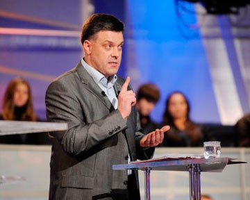 Янукович за президентство сразится с Олегом Тягнибоком