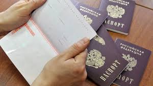 В Крыму отбирают паспорта у жителей без прописки