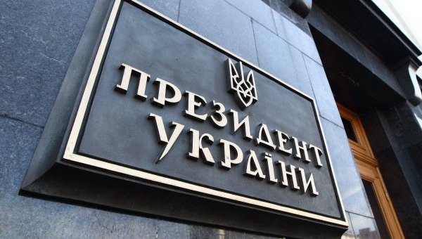 После скандала с пранкерами, у Порошенко решили усилить сотрудничество с адвокатами Савченко